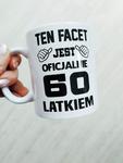 Kubek biały 330 ml Ten facet jest oficjalnie 60-latkiem outlet w sklepie internetowym dirtyshop.pl