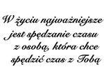 naklejka napis W życiu najważniejsze jest spędzanie czasu z osobą, która chce spędzić czas z Tobą naklejka na ścianę w sklepie internetowym Naklej-To