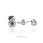 Kolczyki srebrne dla dziewczynek - Maleńkie zielone cyrkonie w kwiatku w sklepie internetowym AnKa Biżuteria
