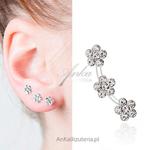 Modne kolczyki srebrne NAUSZNICE ! Kolczyki potrójne kwiatki- białe w sklepie internetowym AnKa Biżuteria