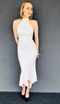 Sukienka elegancka midi asymetryczna z falbaną biała ecru na chrzciny komunię w sklepie internetowym Divine Wear 