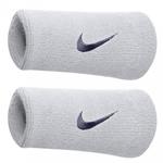 Frotki na nadgarstek Nike szerokie Swoosh Doublewide białe 2szt NNN05101OS/NNN05116OS w sklepie internetowym Maronix.pl