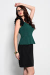 3920-3 Sukienka baskinka z ozdobnymi falbankami - zielony w sklepie internetowym LadyStyle