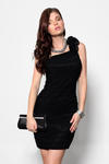 3905-3 Marszczona sukienka zakładana na jedno ramię ozdobione kwiatkami - czarny w sklepie internetowym LadyStyle