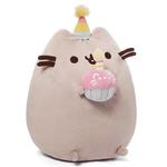 Pusheen - Maskotka z urodzinowym tortem (25 cm) w sklepie internetowym mobilemania.pl