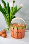 Koszyczek wielkanocny dla dzieci (drewniany) z marchewek w sklepie internetowym Dekorys