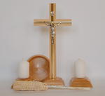 Komplet kolędowy drewniany zestaw krzyż, świece, świeczniki, kropidło 05.00.02 w sklepie internetowym Księgarnia Dobrego Pasterza