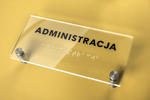 Administracja - tabliczka z plexi z pismem Braille'a na dystansach - wym. 160x75mm - TAB271 w sklepie internetowym Grawernia.pl