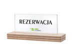 Stojak rezerwacja - akryl na drewnianym postumencie - ST044 w sklepie internetowym Grawernia.pl