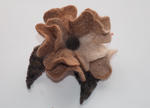 Filcowa broszka kwiat kremowy beżowy brązowy w sklepie internetowym AzjaCentralnaPL 
