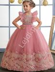 Różowa sukienka z haftami i organzowymi falbanami 036 w sklepie internetowym Lejdi.pl