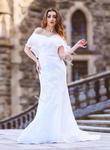 Zjawiskowa suknia ślubna z odkrytymi ramionami, ślubna sukienka z trenem w sklepie internetowym Lejdi.pl