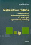 Małżeństwo i rodzina w świadomości młodzieży gimnzjalnej na tle kryzysu jej tożsamości osobowej w sklepie internetowym Wieszcz.pl