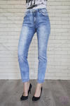 Spodnie damskie jeansowe rurki jasno niebieskie wytarte z jetami firmy Karostar (K-13164) w sklepie internetowym Mercerie.pl