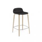 Muuto VISU BAR Hoker - Stołek Barowy 65 cm Dębowy / Siedzisko Tapicerowane Skóra Czarna w sklepie internetowym DesignForHome.pl