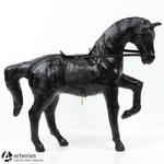 Duży, czarny koń wykonany ze skóry 70209 w sklepie internetowym Artseries.pl