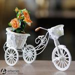Stylowa, biała osłonka na kwiaty w formie rowerka SLU1010 - prezent, dekoracja w sklepie internetowym Artseries.pl