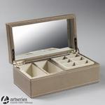Mała, prostokątna szkatułka na biżuterię wykończona ekoskórą 103967 w sklepie internetowym Artseries.pl