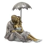 Figura - para w objęciach pod parasolem 114352 w sklepie internetowym Artseries.pl