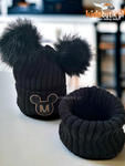 Zimowy zestaw Myszka: czapka z 2 pomponami i komin - czarny w sklepie internetowym Kidsbutik 