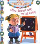 Liza bawi się w szkołę. Mała dziewczynka w sklepie internetowym Booknet.net.pl