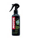 Preparat do dezynfekcji wnętrza kasku Motul Helmet interior clean 250ml w sklepie internetowym Defender.net.pl